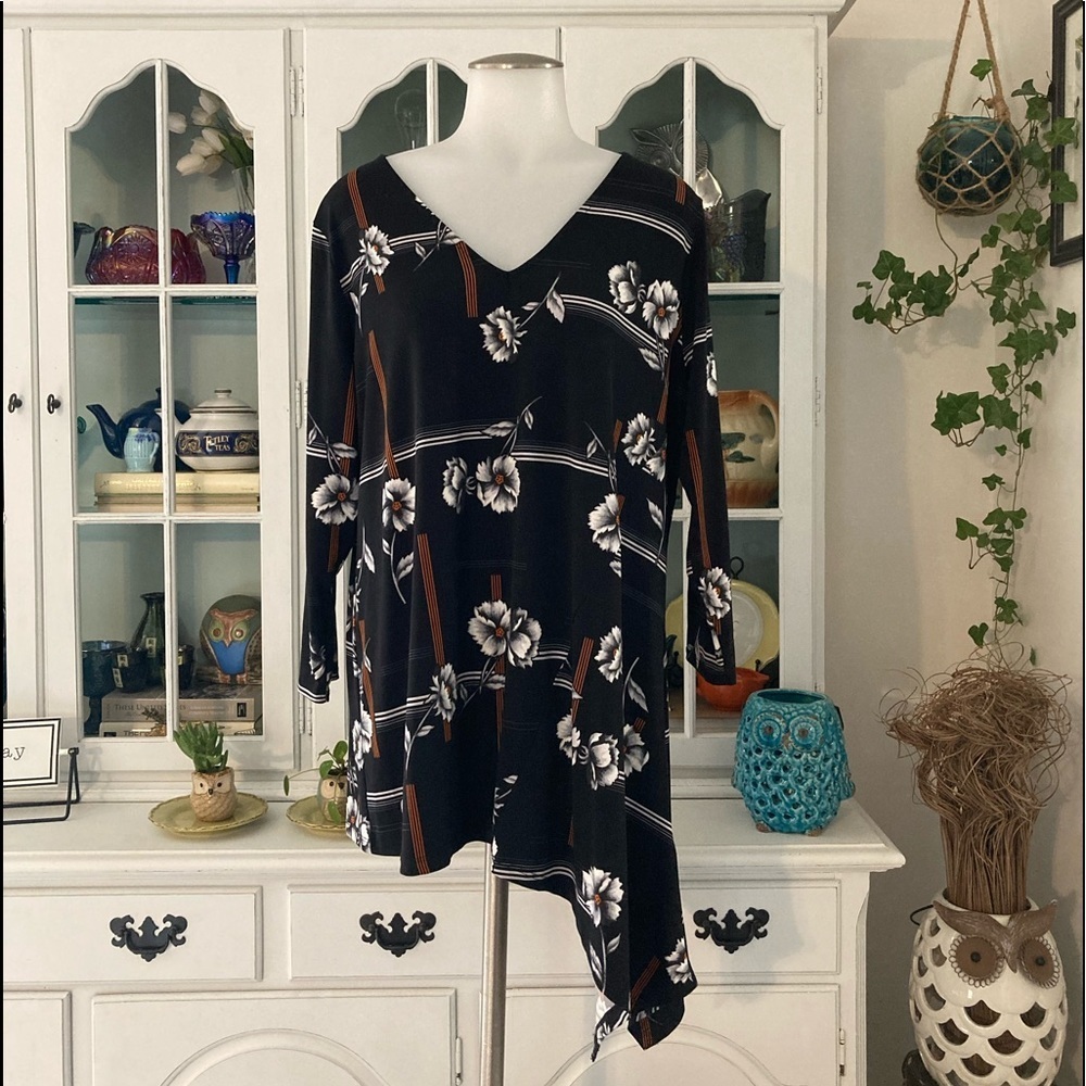 Alfani Black Floral Asymmetric V-Neck Top with Brown Accents